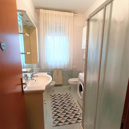 Appartamento Trilocale Piano Terra Con Doppi Servizi Piazza Aurora *