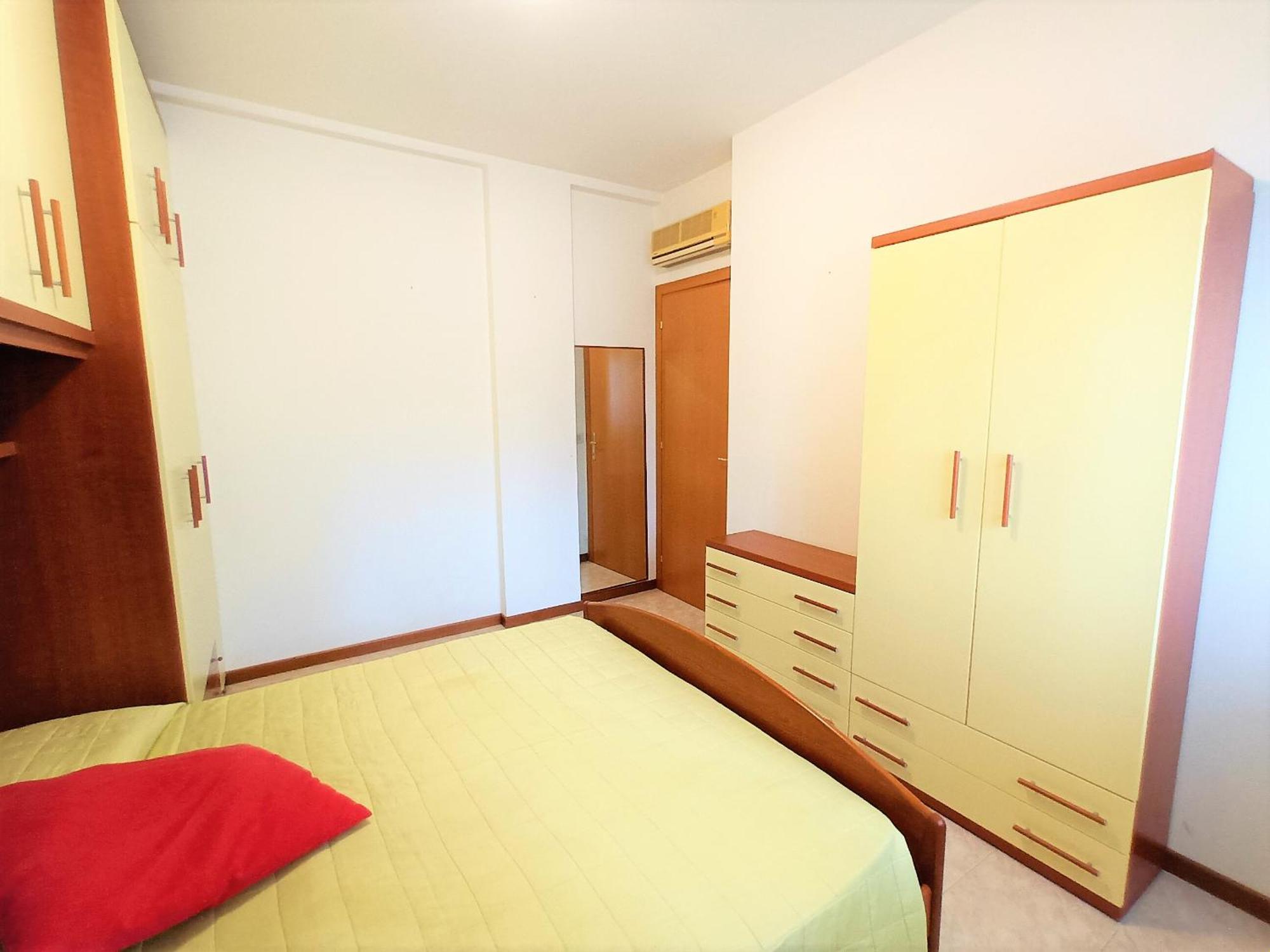 Trilocale Piano Terra Con Doppi Servizi Piazza Aurora *