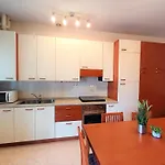 Trilocale Piano Terra Con Doppi Servizi Piazza Aurora 100M Dal Mare - Family Apartment
