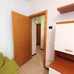 Trilocale Piano Terra Con Doppi Servizi Piazza Aurora 100M Dal Mare - Family Apartment