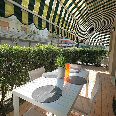 Trilocale Piano Terra Con Doppi Servizi Piazza Aurora 100m Dal Mare - Family Apartment *