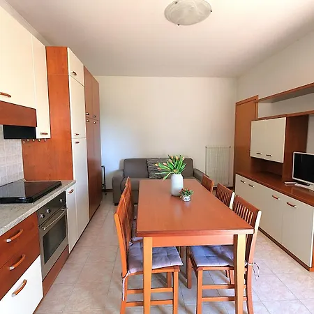 Trilocale Piano Terra Con Doppi Servizi Piazza Aurora 100m Dal Mare - Family